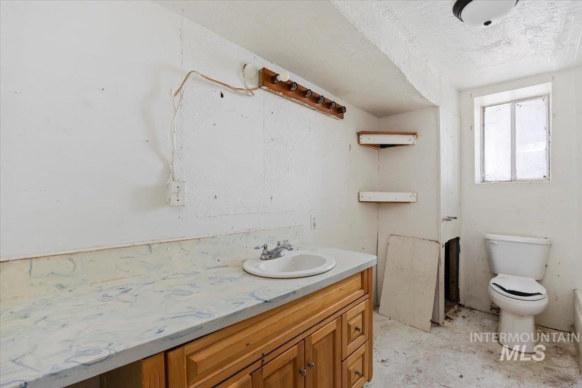 63 S 600 W, Burley, Idaho 83318, 5 Bedrooms, 3 Bathrooms, Residential For Sale, Price $229,000,MLS 98971704