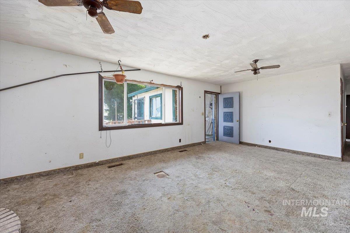 63 S 600 W, Burley, Idaho 83318, 5 Bedrooms, 3 Bathrooms, Residential For Sale, Price $229,000,MLS 98971704