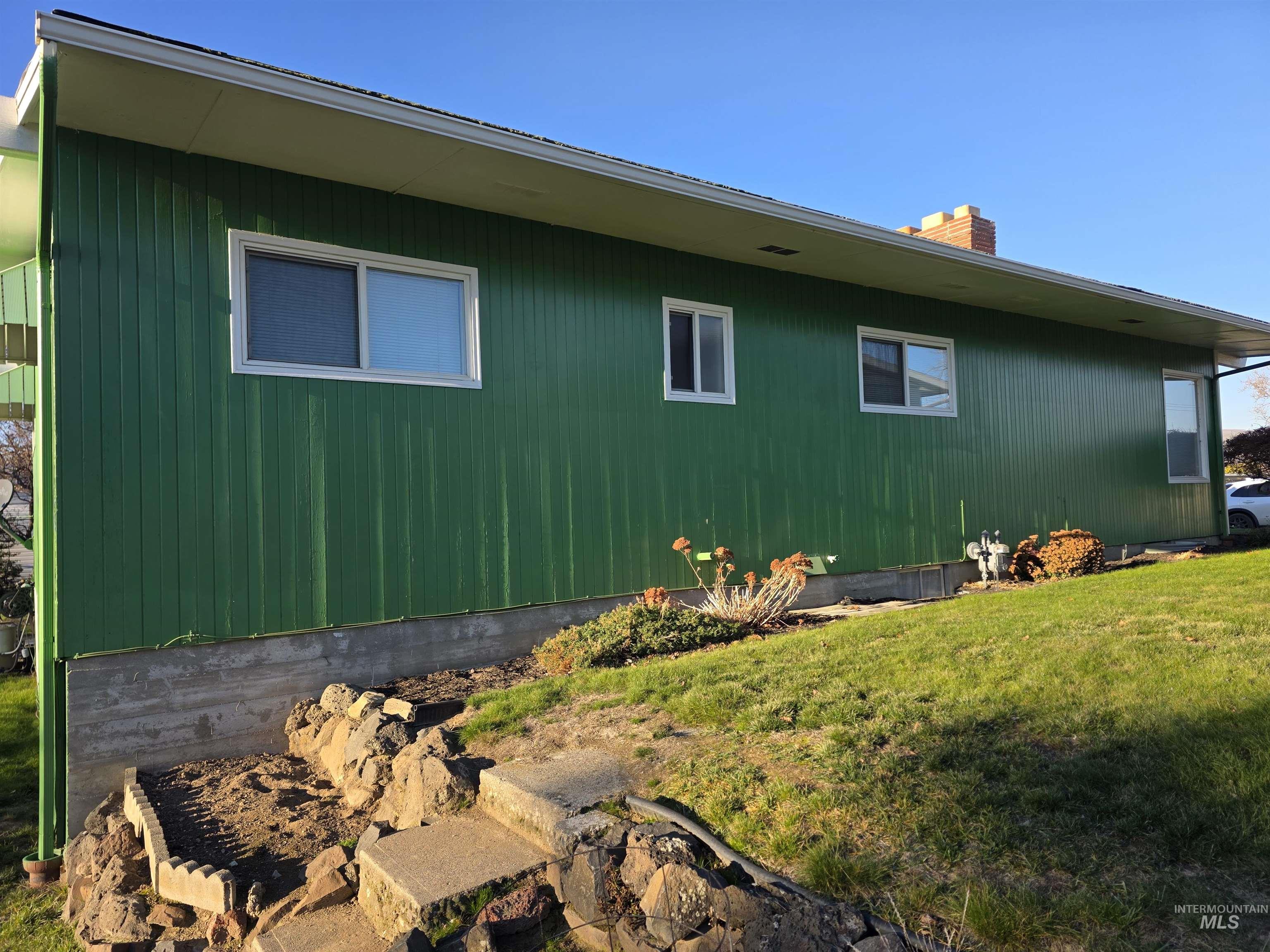 2814 Sunset Dr, Lewiston, Idaho 83501, 5 Bedrooms, 2.5 Bathrooms, Residential For Sale, Price $389,000,MLS 98971705