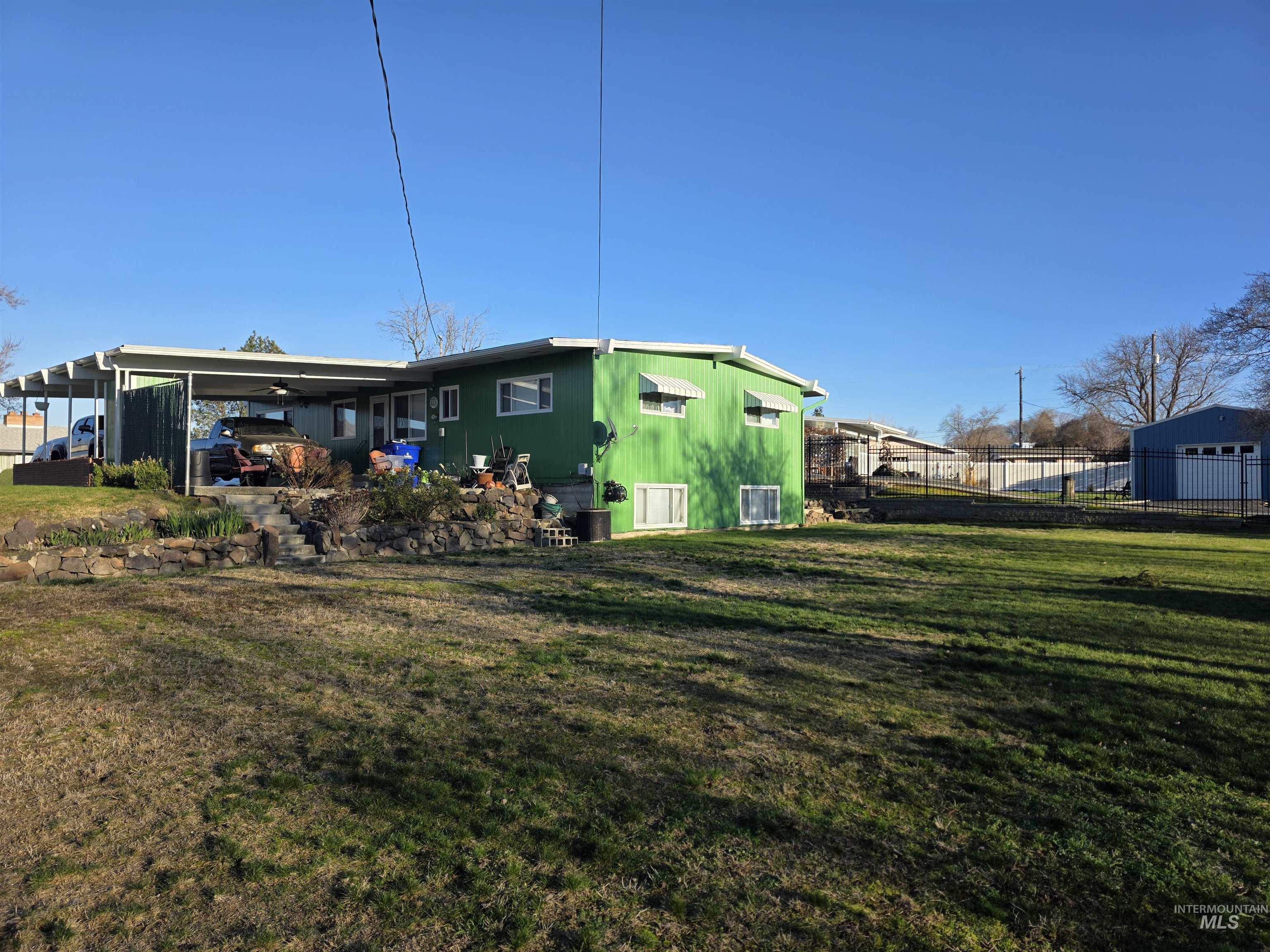 2814 Sunset Dr, Lewiston, Idaho 83501, 5 Bedrooms, 2.5 Bathrooms, Residential For Sale, Price $389,000,MLS 98971705