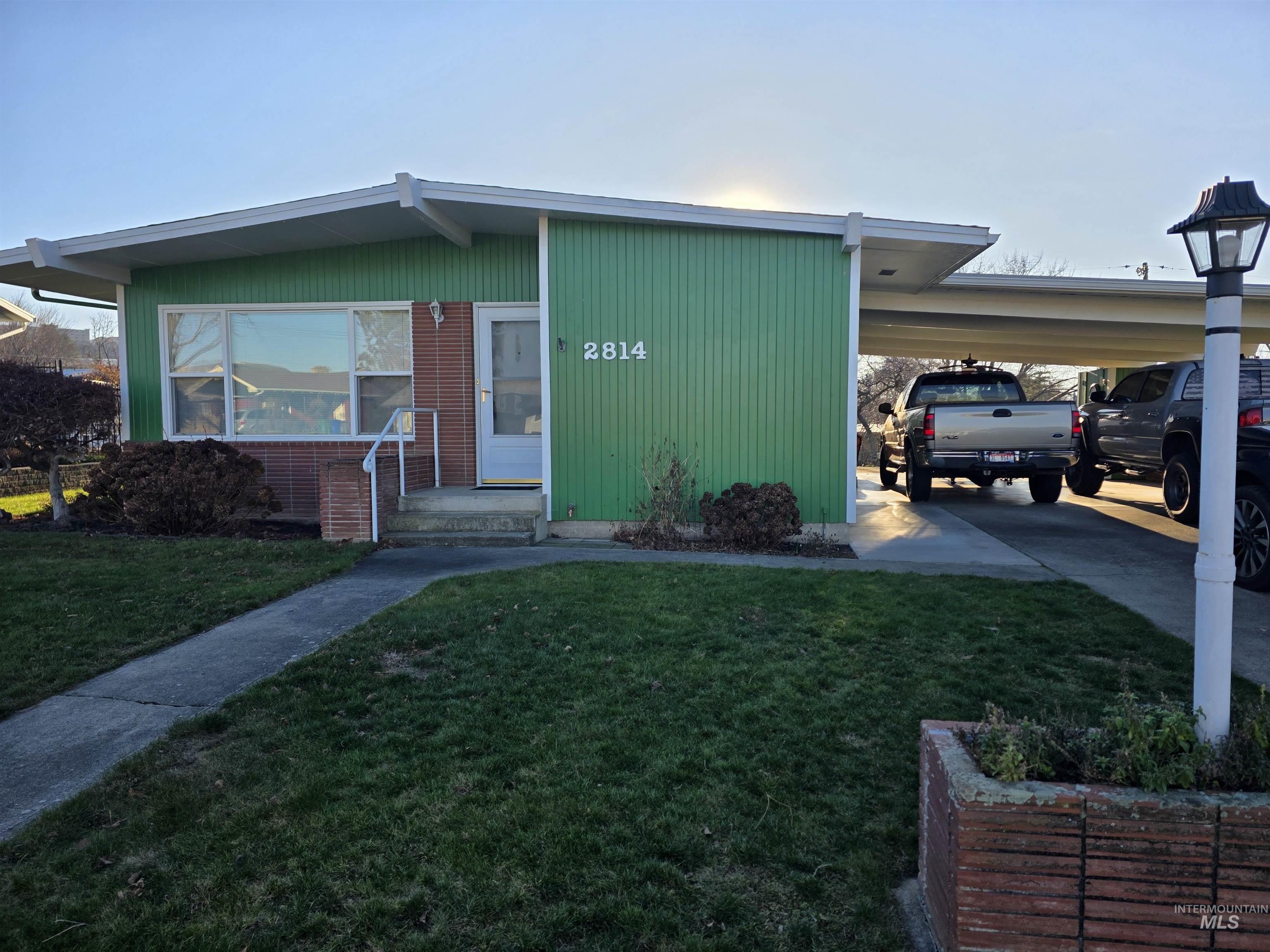 2814 Sunset Dr, Lewiston, Idaho 83501, 5 Bedrooms, 2.5 Bathrooms, Residential For Sale, Price $389,000,MLS 98971705
