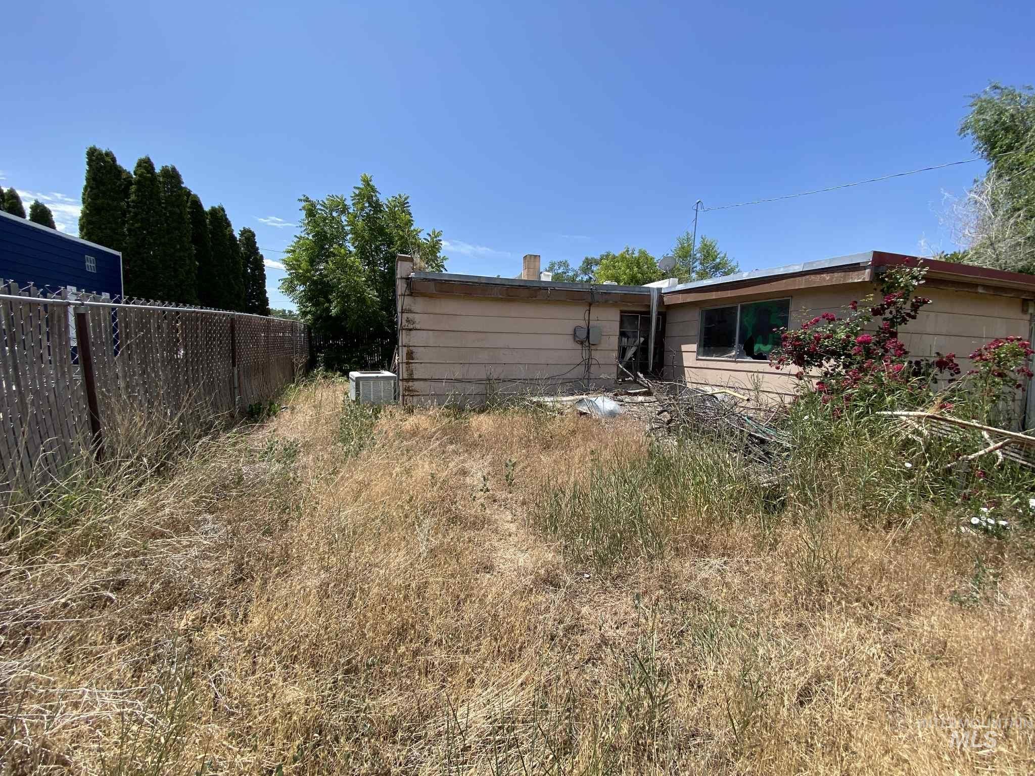 104 East St., Minidoka, Idaho 83343, 2 Bedrooms, 2 Bathrooms, Residential For Sale, Price $145,000,MLS 98971706