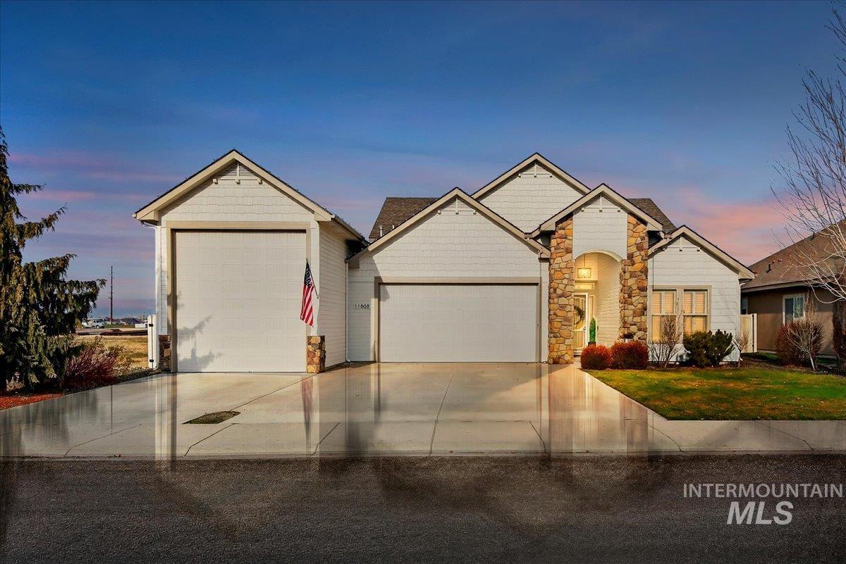 11808 W Carlisle Bay Drive, Star, Idaho 83669, 4 Bedrooms, 3 Bathrooms, Residential For Sale, Price $789,000,MLS 98971708