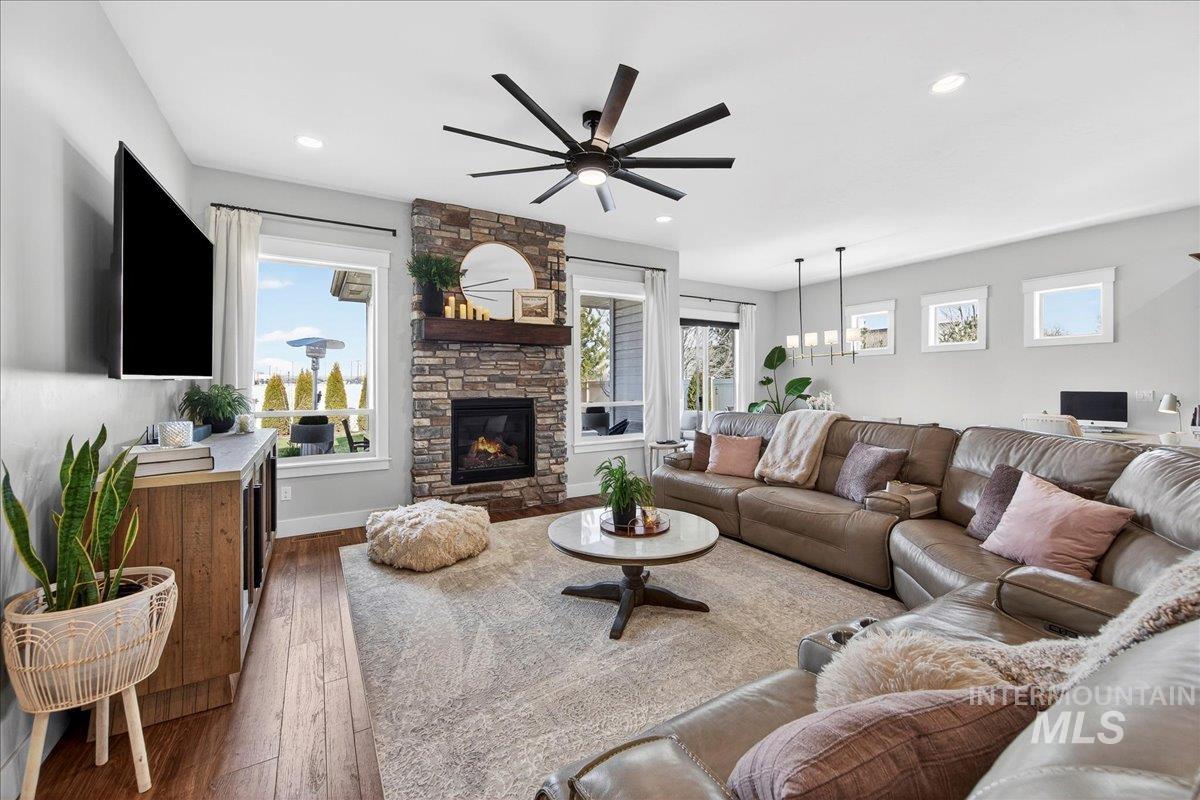 11808 W Carlisle Bay Drive, Star, Idaho 83669, 4 Bedrooms, 3 Bathrooms, Residential For Sale, Price $812,500,MLS 98971708