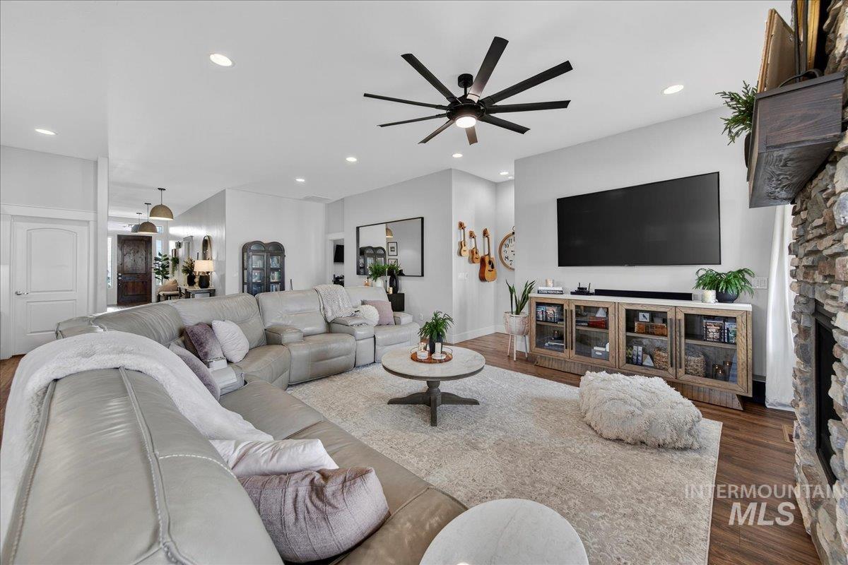 11808 W Carlisle Bay Drive, Star, Idaho 83669, 4 Bedrooms, 3 Bathrooms, Residential For Sale, Price $812,500,MLS 98971708