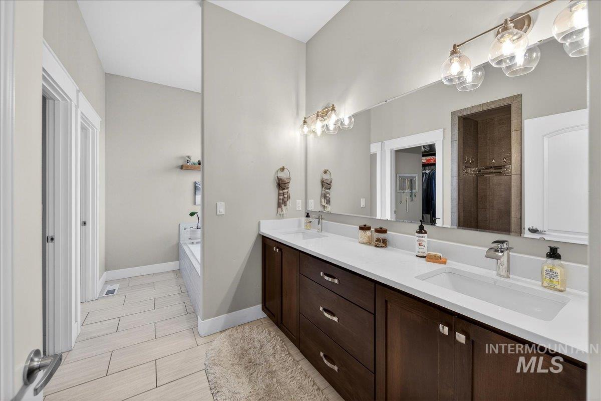 11808 W Carlisle Bay Drive, Star, Idaho 83669, 4 Bedrooms, 3 Bathrooms, Residential For Sale, Price $789,000,MLS 98971708