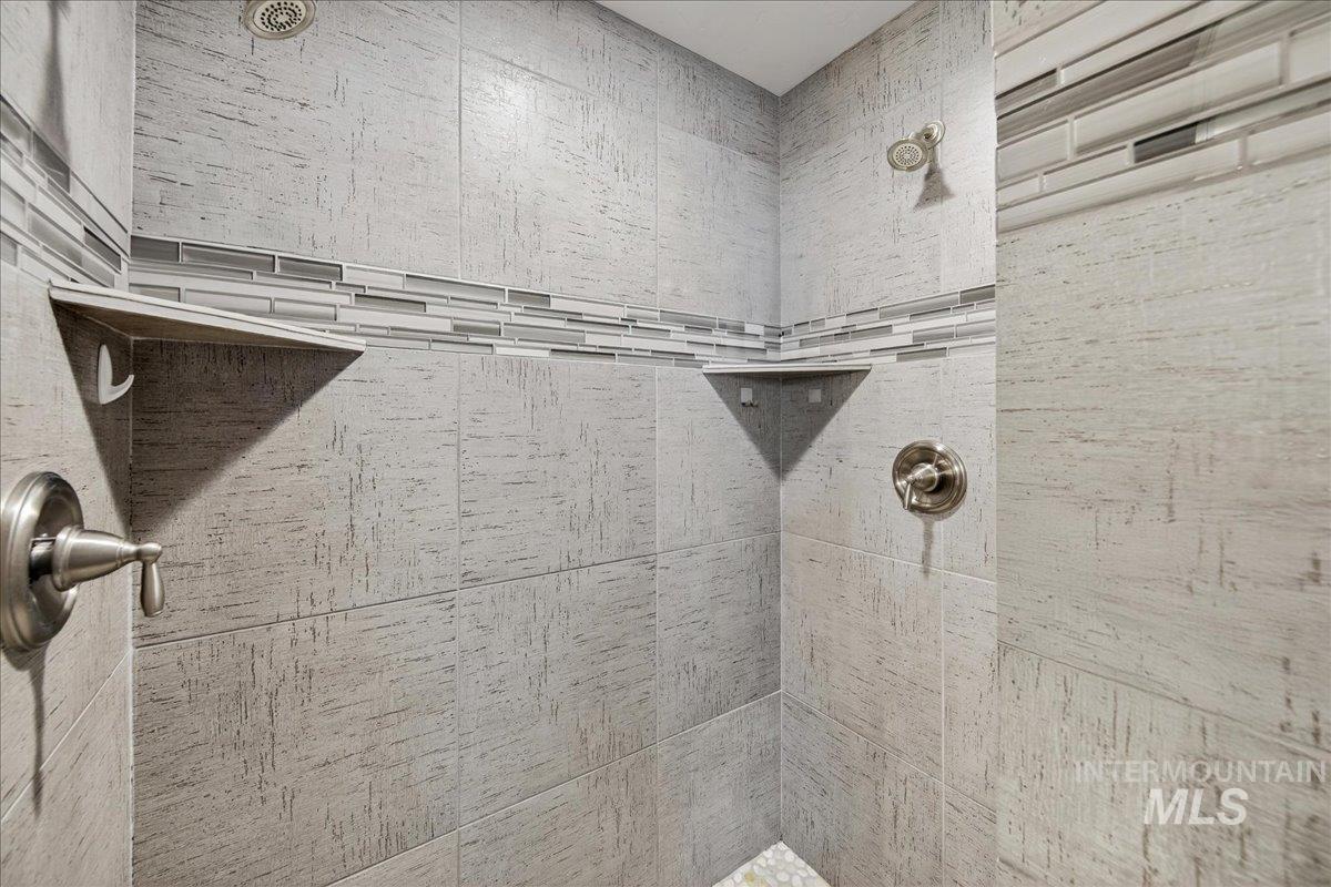 11808 W Carlisle Bay Drive, Star, Idaho 83669, 4 Bedrooms, 3 Bathrooms, Residential For Sale, Price $789,000,MLS 98971708