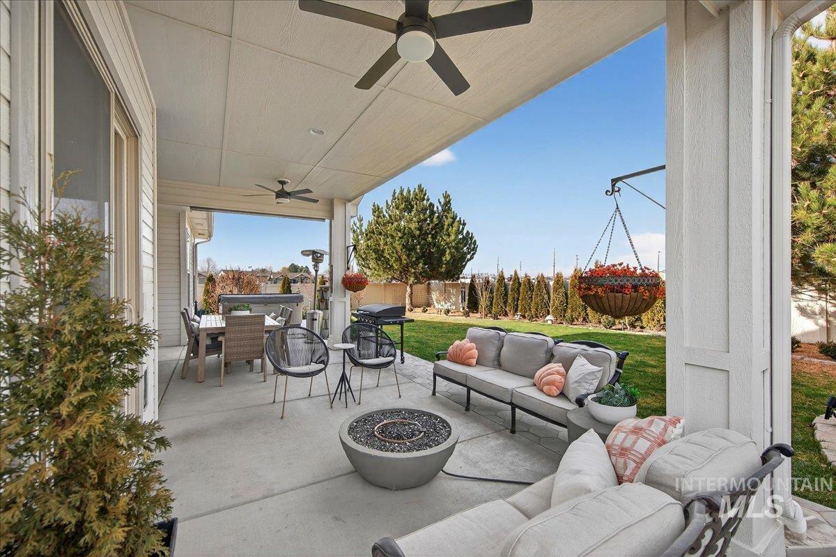 11808 W Carlisle Bay Drive, Star, Idaho 83669, 4 Bedrooms, 3 Bathrooms, Residential For Sale, Price $789,000,MLS 98971708