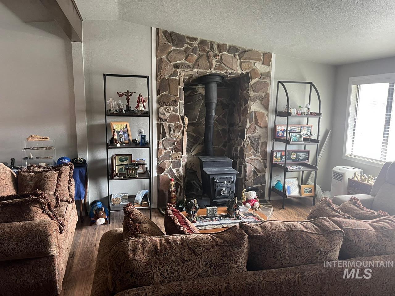 410 Chestnut St, Mountain Home, Idaho 83647, 3 Bedrooms, 2 Bathrooms, Residential For Sale, Price $249,000,MLS 98971712