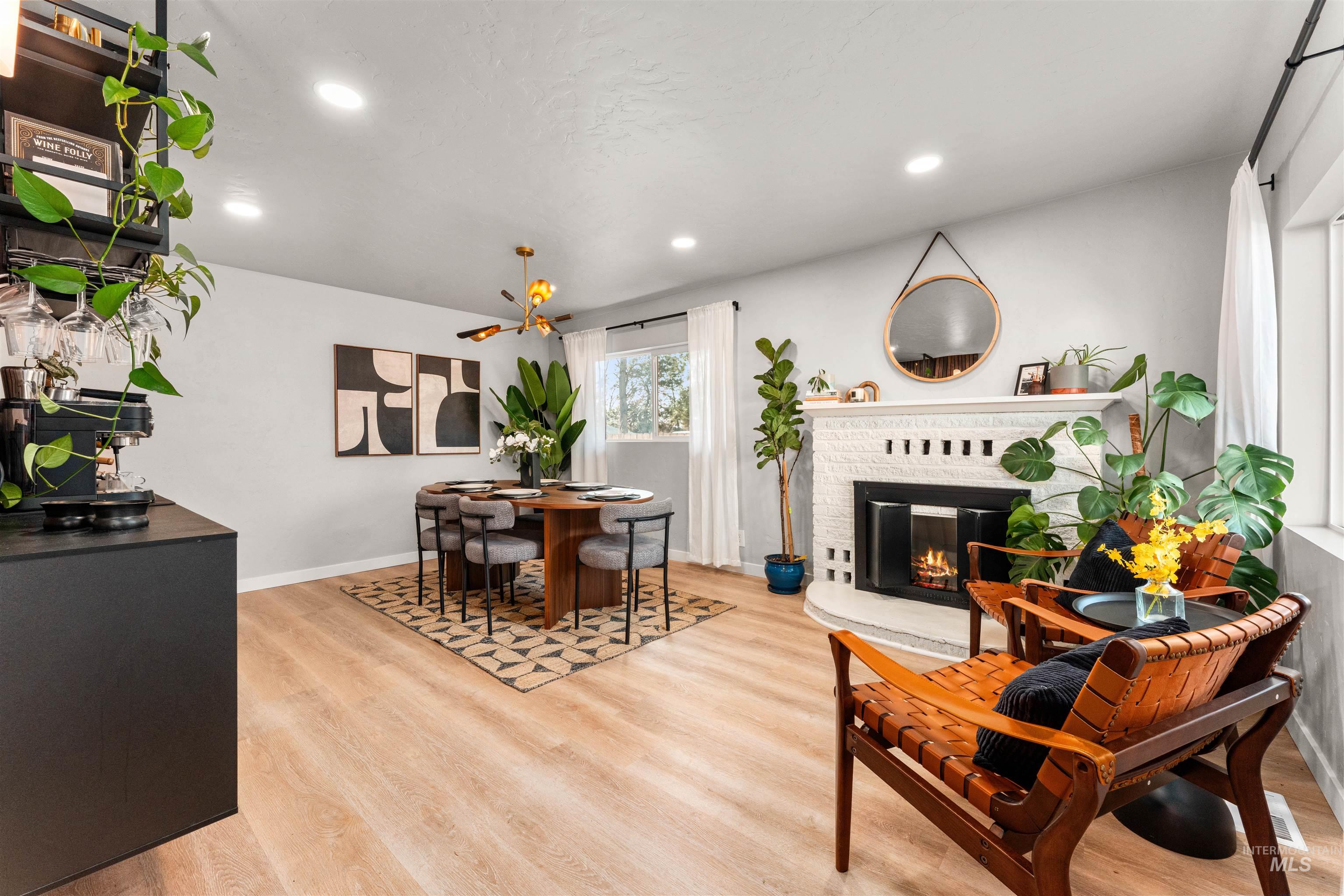 2215 W Kootenai St, Boise, Idaho 83705, 3 Bedrooms, 1.5 Bathrooms, Residential For Sale, Price $439,900,MLS 98971717