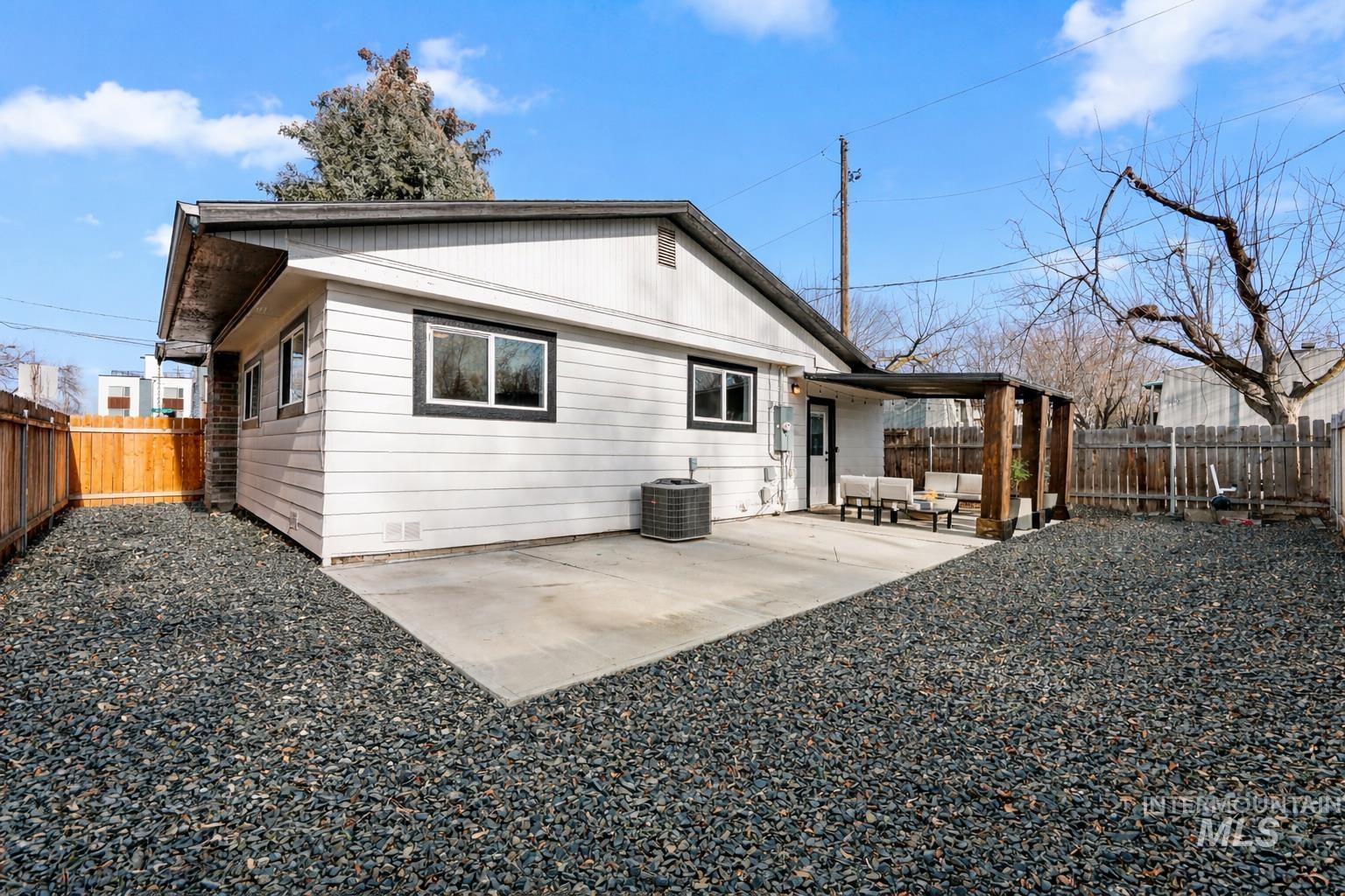 2215 W Kootenai St, Boise, Idaho 83705, 3 Bedrooms, 1.5 Bathrooms, Residential For Sale, Price $439,900,MLS 98971717
