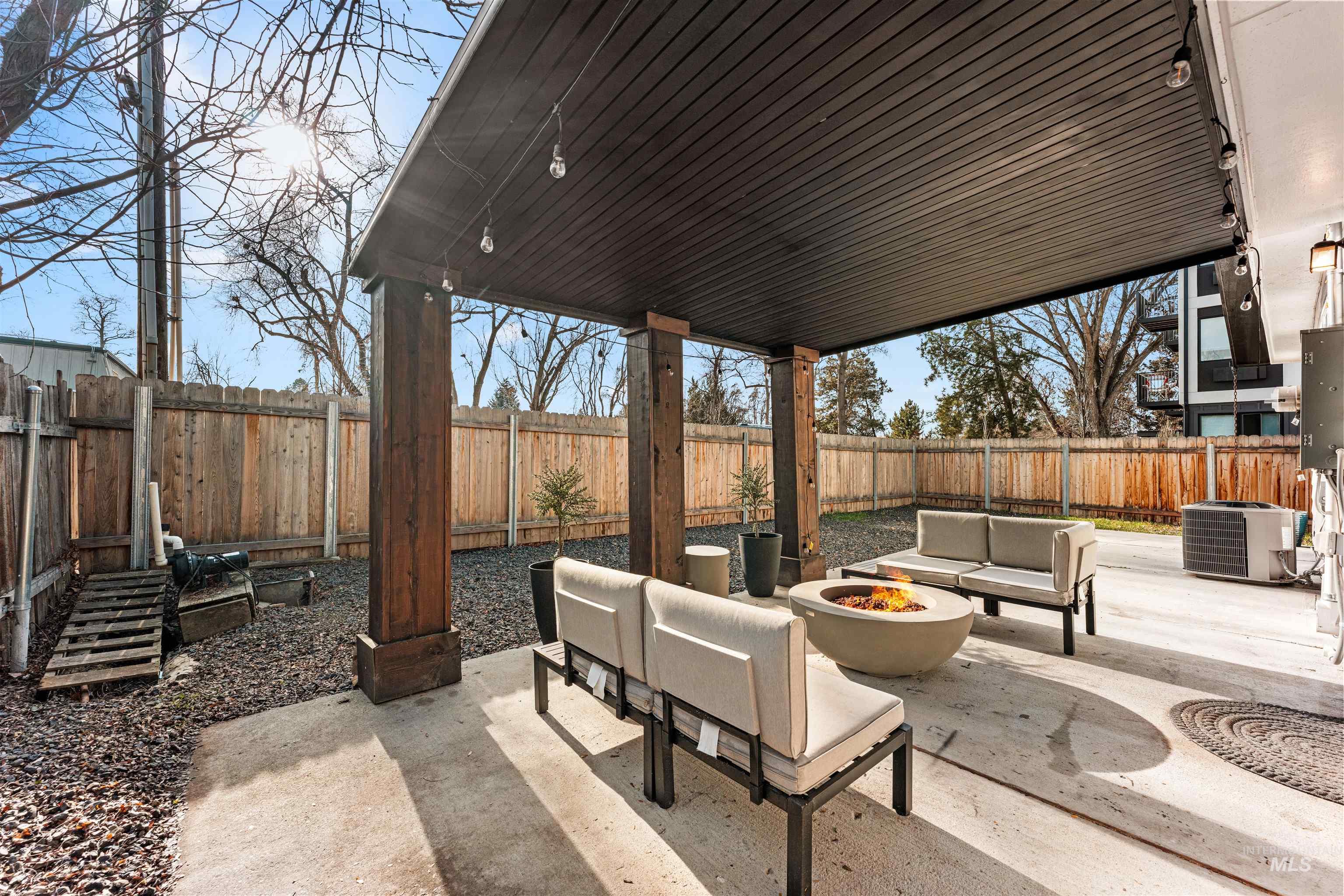 2215 W Kootenai St, Boise, Idaho 83705, 3 Bedrooms, 1.5 Bathrooms, Residential For Sale, Price $439,900,MLS 98971717