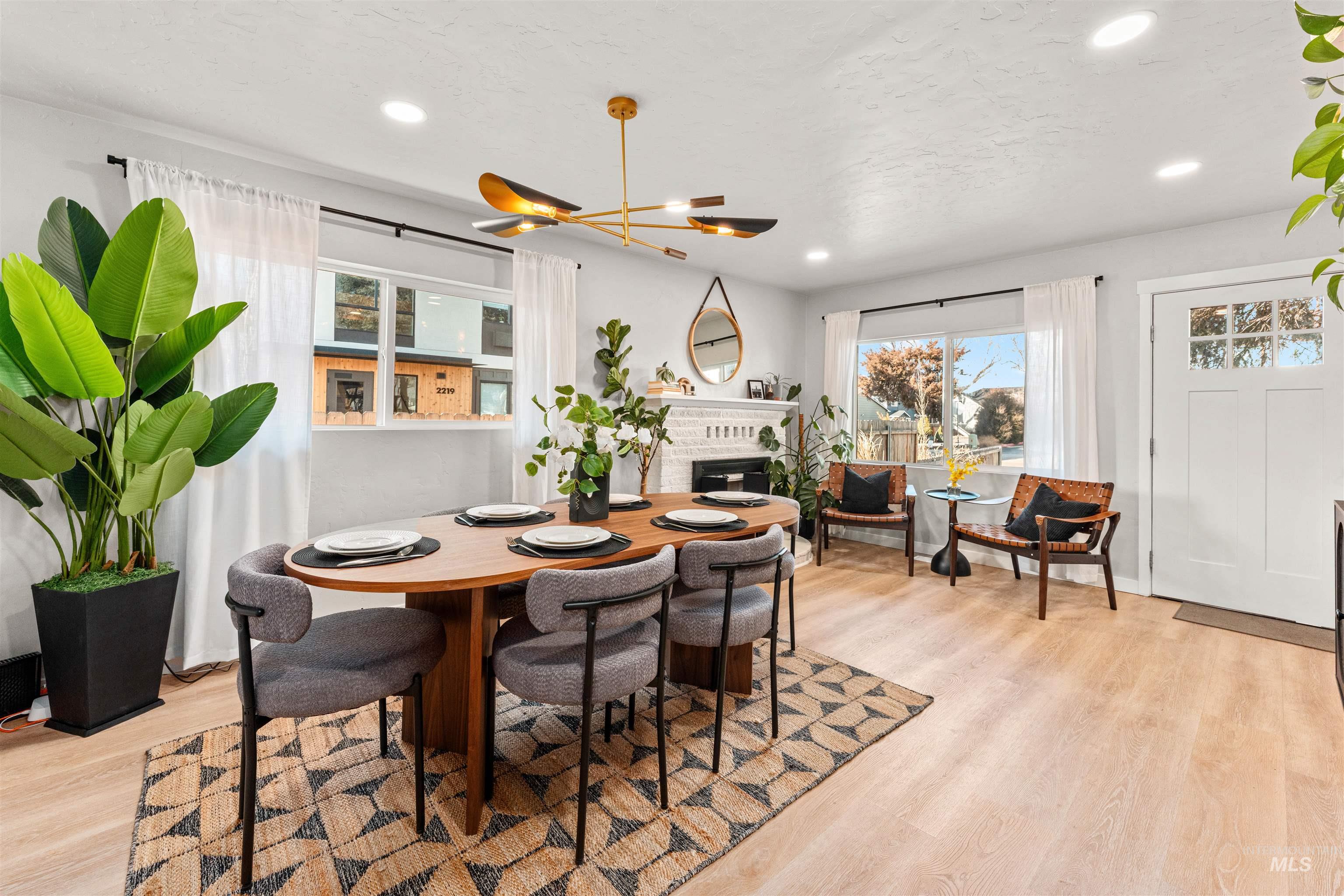 2215 W Kootenai St, Boise, Idaho 83705, 3 Bedrooms, 1.5 Bathrooms, Residential For Sale, Price $439,900,MLS 98971717