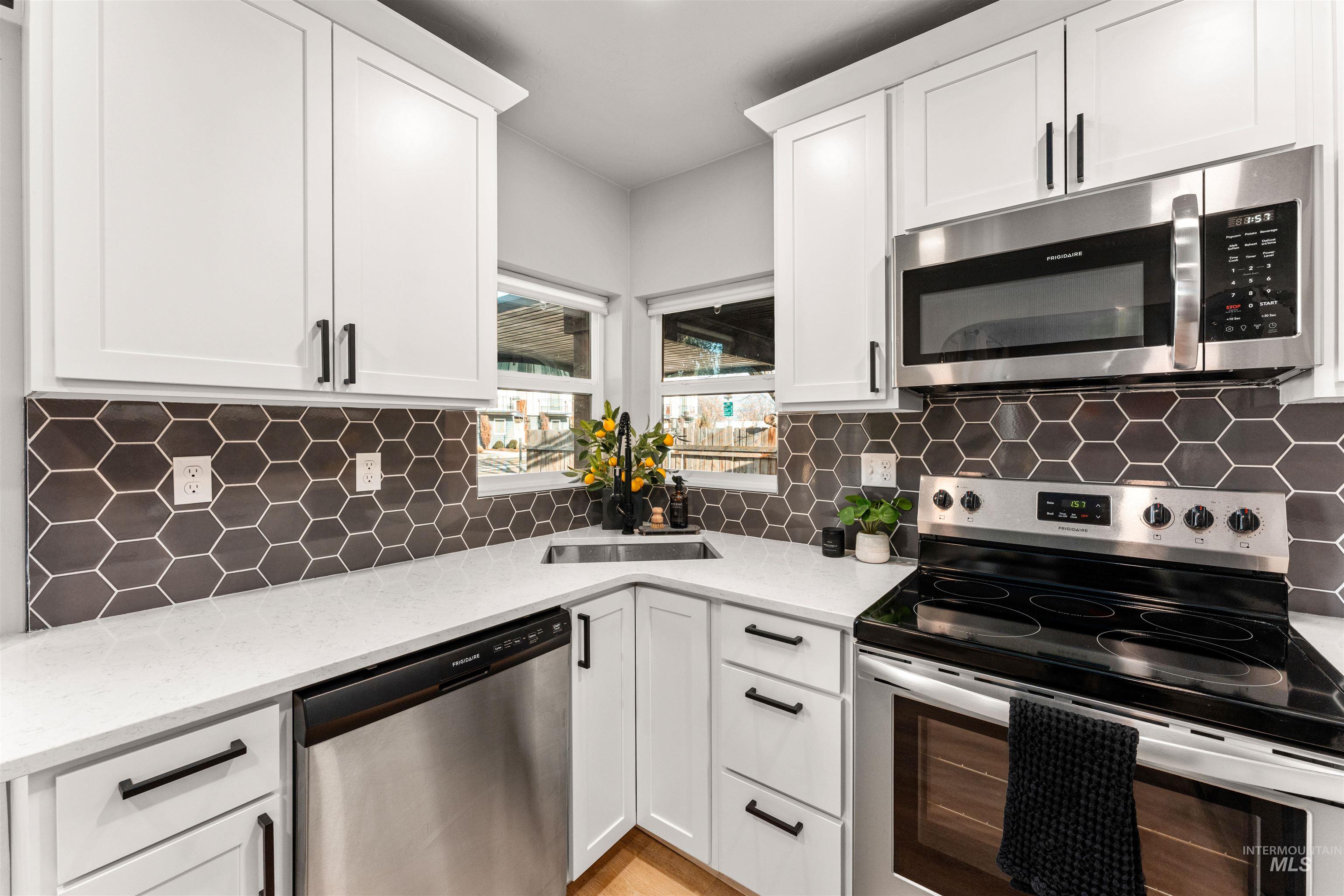 2215 W Kootenai St, Boise, Idaho 83705, 3 Bedrooms, 1.5 Bathrooms, Residential For Sale, Price $439,900,MLS 98971717