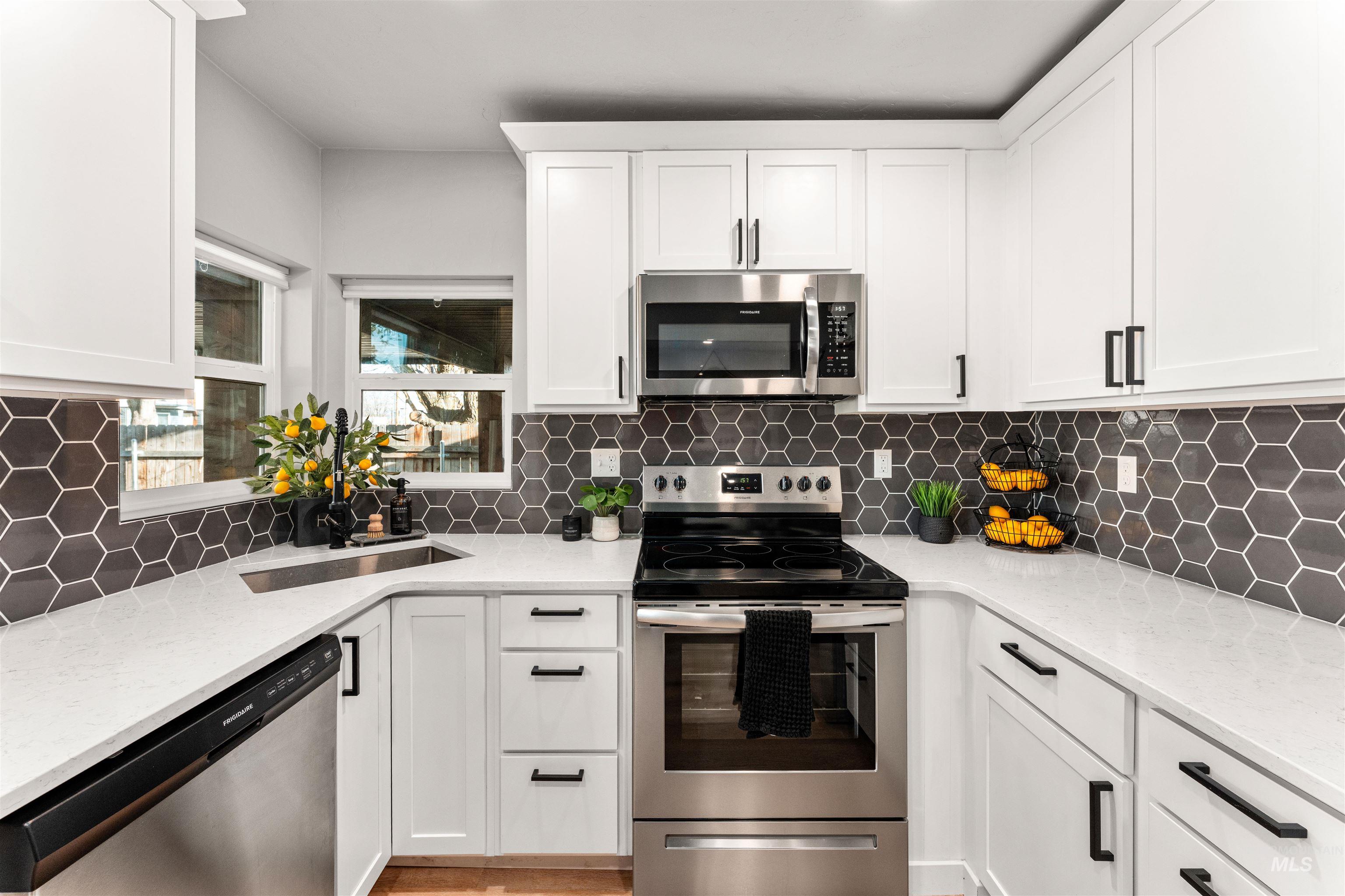 2215 W Kootenai St, Boise, Idaho 83705, 3 Bedrooms, 1.5 Bathrooms, Residential For Sale, Price $439,900,MLS 98971717