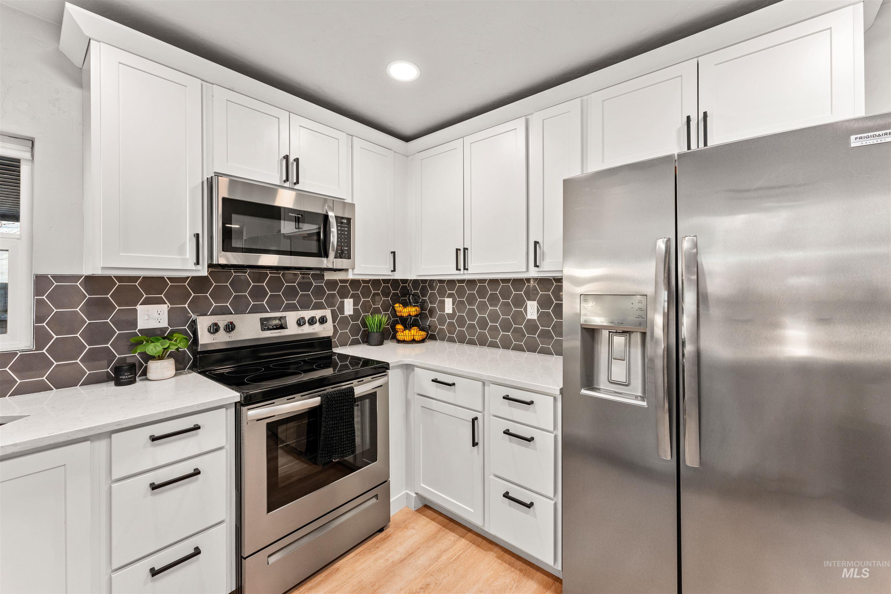 2215 W Kootenai St, Boise, Idaho 83705, 3 Bedrooms, 1.5 Bathrooms, Residential For Sale, Price $439,900,MLS 98971717