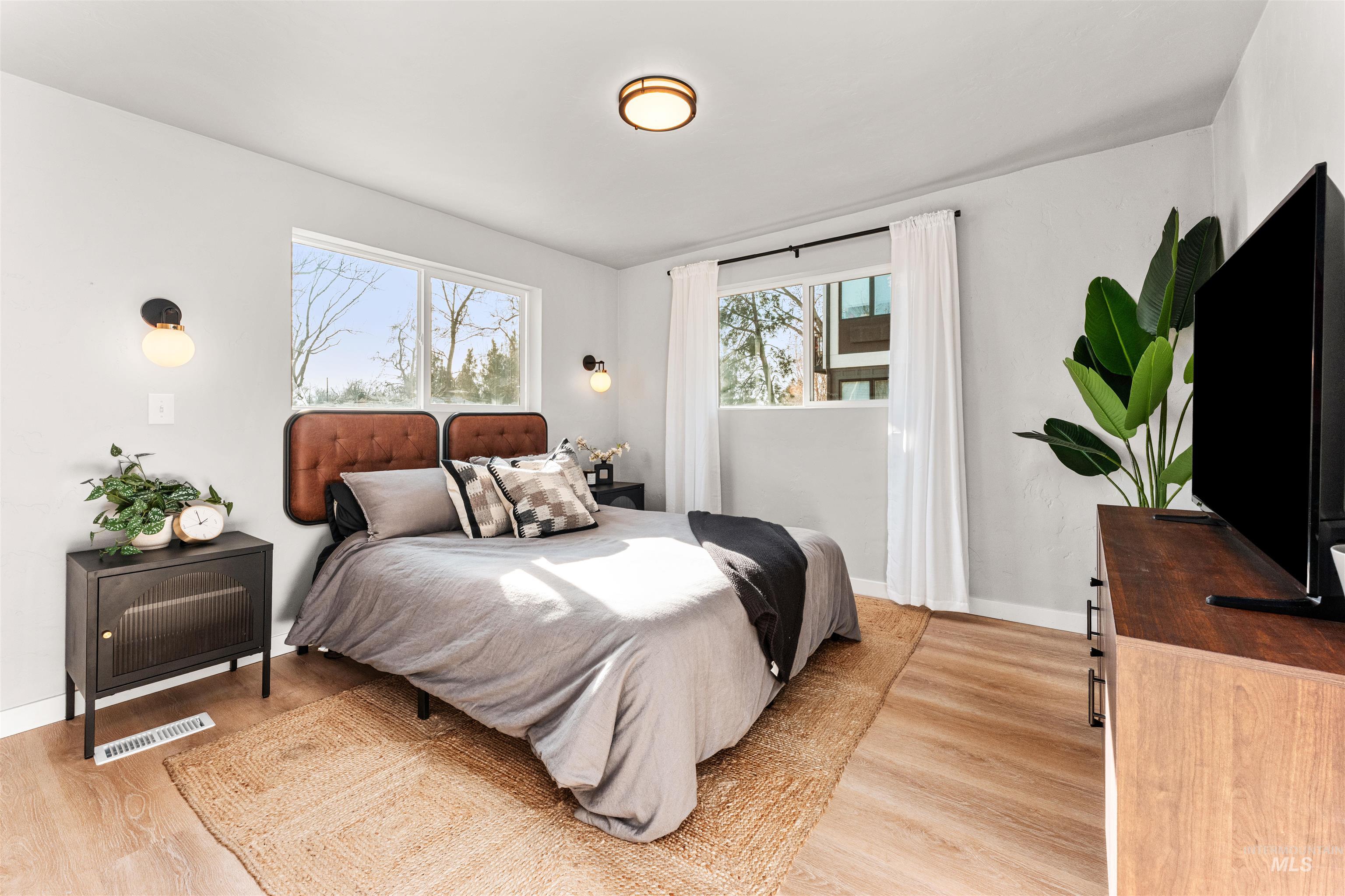 2215 W Kootenai St, Boise, Idaho 83705, 3 Bedrooms, 1.5 Bathrooms, Residential For Sale, Price $439,900,MLS 98971717