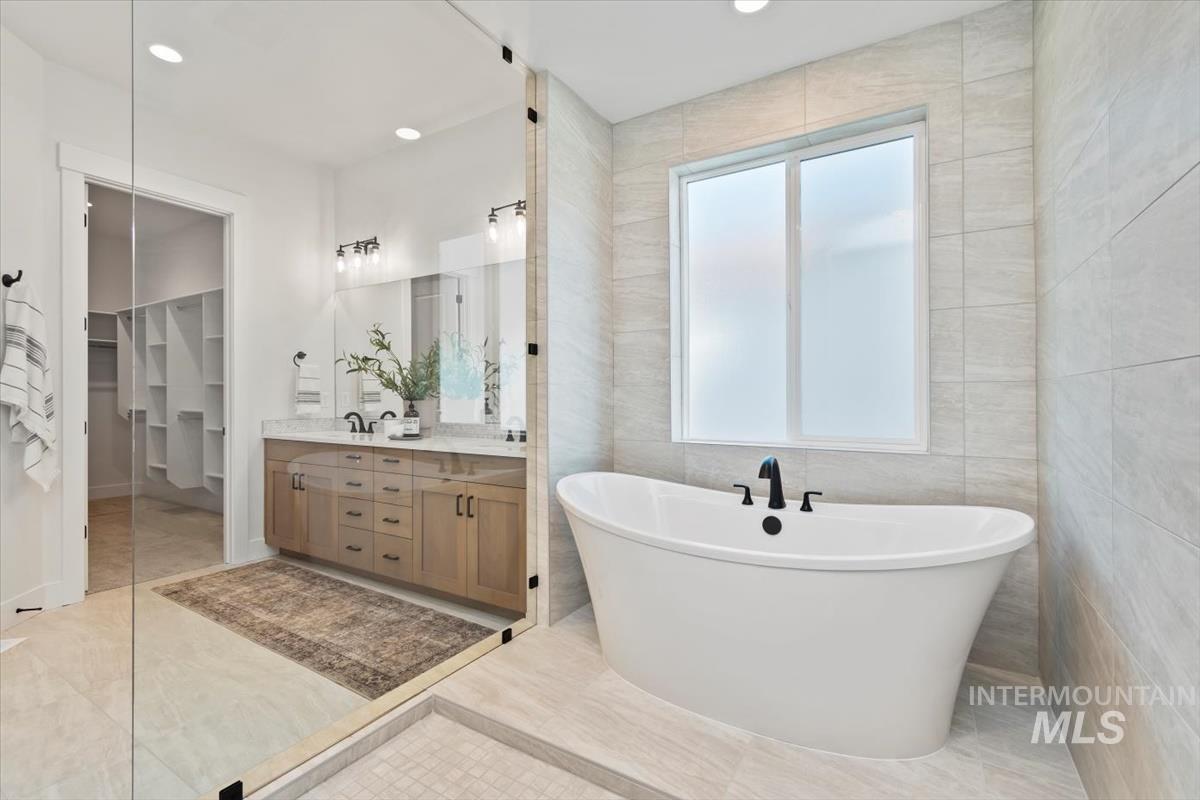 10765 W Barnbougle Ln, Kuna, Idaho 83634, 4 Bedrooms, 3 Bathrooms, Residential For Sale, Price $839,880,MLS 98971721