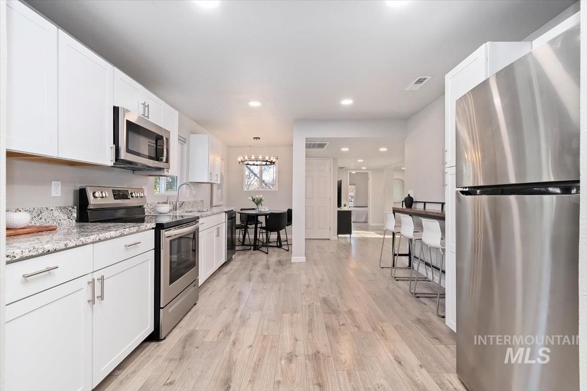 1916 E Oak St., Caldwell, Idaho 83605, 3 Bedrooms, 2 Bathrooms, Residential For Sale, Price $435,000,MLS 98971722