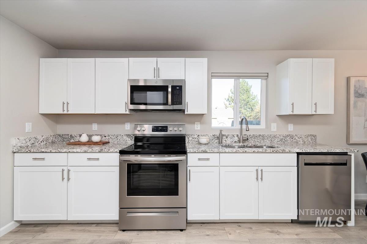 1916 E Oak St., Caldwell, Idaho 83605, 3 Bedrooms, 2 Bathrooms, Residential For Sale, Price $435,000,MLS 98971722