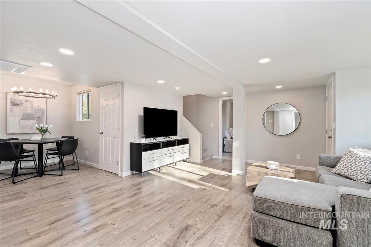 1916 E Oak St., Caldwell, Idaho 83605, 3 Bedrooms, 2 Bathrooms, Residential For Sale, Price $435,000,MLS 98971722