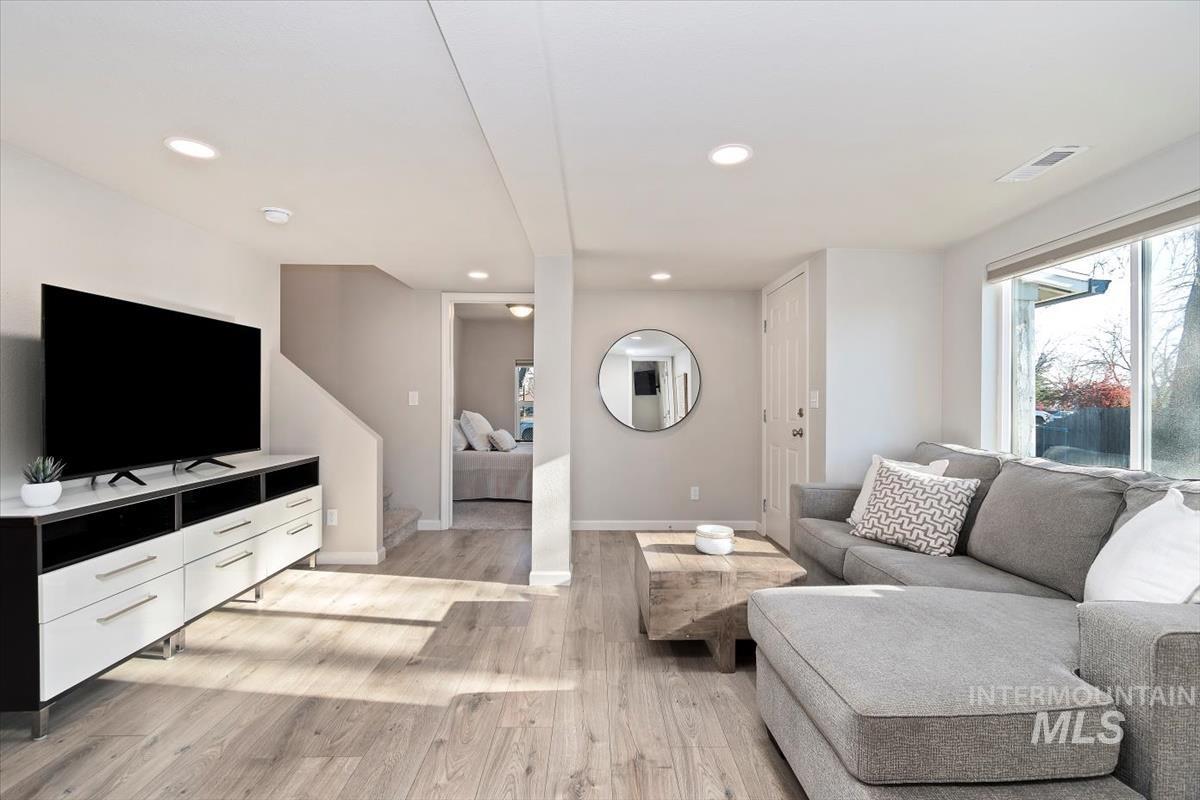 1916 E Oak St., Caldwell, Idaho 83605, 3 Bedrooms, 2 Bathrooms, Residential For Sale, Price $435,000,MLS 98971722