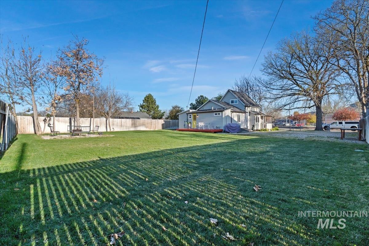 1916 E Oak St., Caldwell, Idaho 83605, 3 Bedrooms, 2 Bathrooms, Residential For Sale, Price $435,000,MLS 98971722