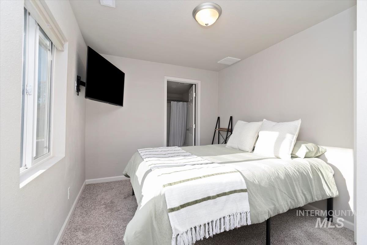 1916 E Oak St., Caldwell, Idaho 83605, 3 Bedrooms, 2 Bathrooms, Residential For Sale, Price $435,000,MLS 98971722