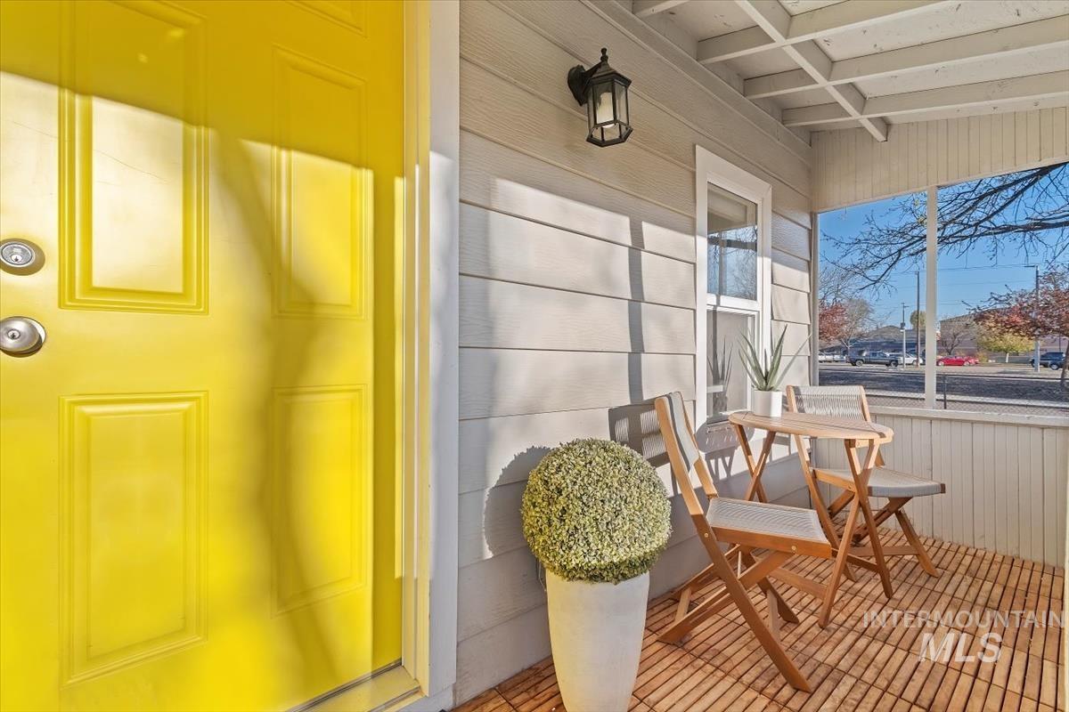 1916 E Oak St., Caldwell, Idaho 83605, 3 Bedrooms, 2 Bathrooms, Residential For Sale, Price $435,000,MLS 98971722