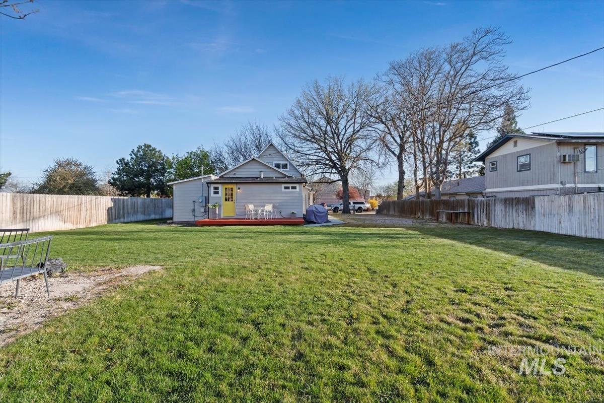 1916 E Oak St., Caldwell, Idaho 83605, 3 Bedrooms, 2 Bathrooms, Residential For Sale, Price $435,000,MLS 98971722