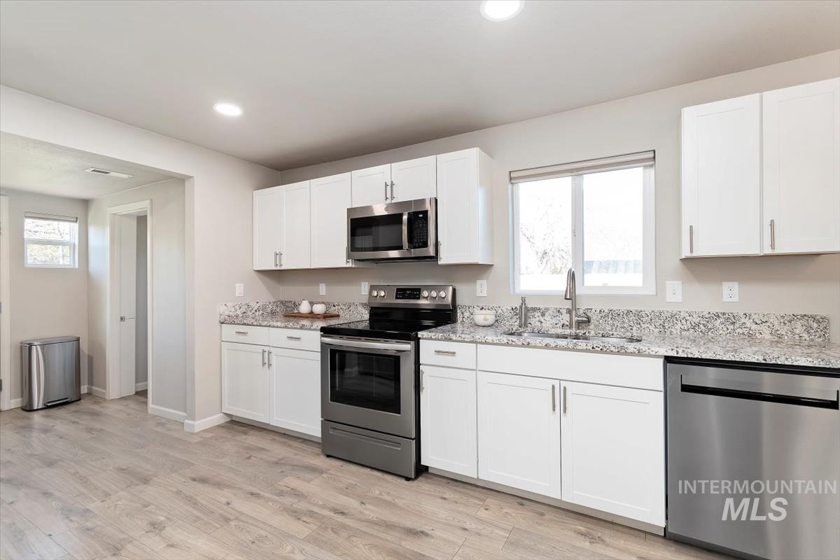 1916 E Oak St., Caldwell, Idaho 83605, 3 Bedrooms, 2 Bathrooms, Residential For Sale, Price $435,000,MLS 98971722