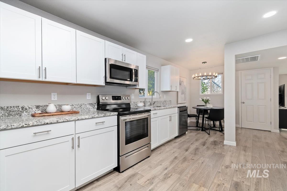 1916 E Oak St., Caldwell, Idaho 83605, 3 Bedrooms, 2 Bathrooms, Residential For Sale, Price $435,000,MLS 98971722