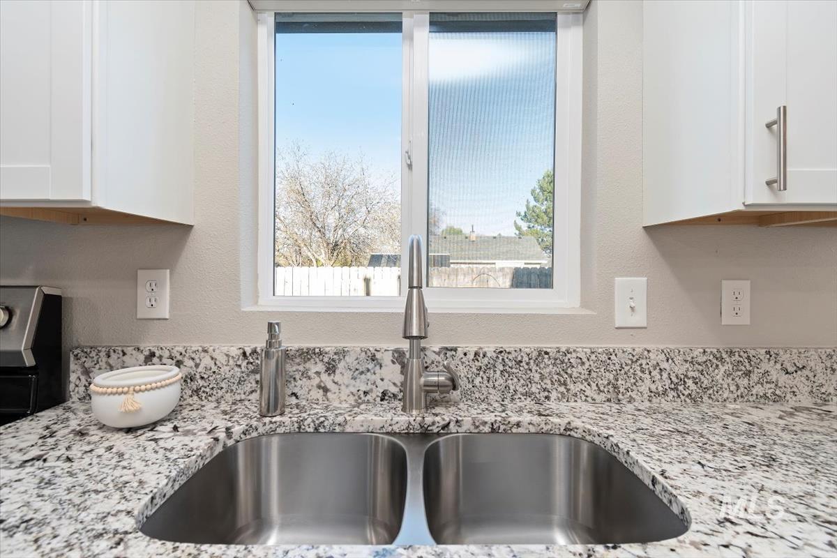 1916 E Oak St., Caldwell, Idaho 83605, 3 Bedrooms, 2 Bathrooms, Residential For Sale, Price $435,000,MLS 98971722