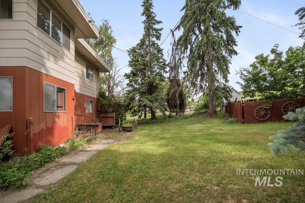 409 N Parkway, Uniontown, Washington 99179, 2 Bedrooms, 3 Bathrooms, Residential For Sale, Price $350,000,MLS 98971725