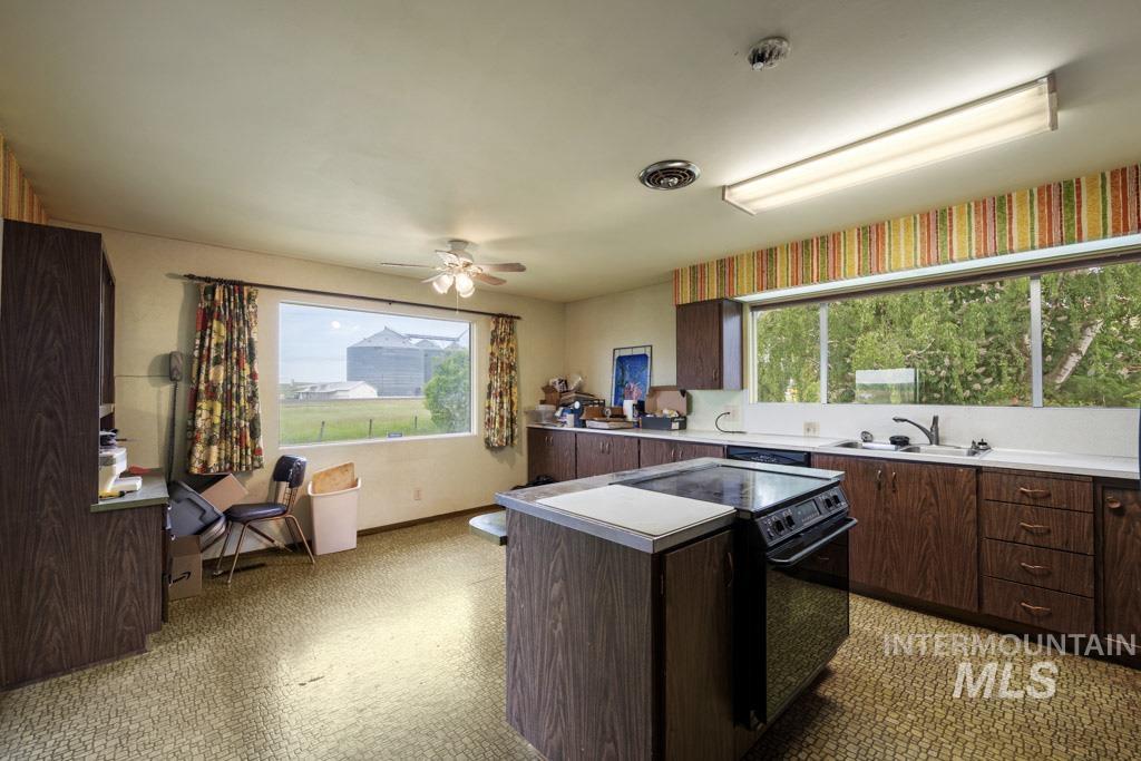 409 N Parkway, Uniontown, Washington 99179, 2 Bedrooms, 3 Bathrooms, Residential For Sale, Price $350,000,MLS 98971725