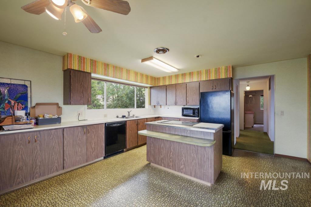 409 N Parkway, Uniontown, Washington 99179, 2 Bedrooms, 3 Bathrooms, Residential For Sale, Price $350,000,MLS 98971725