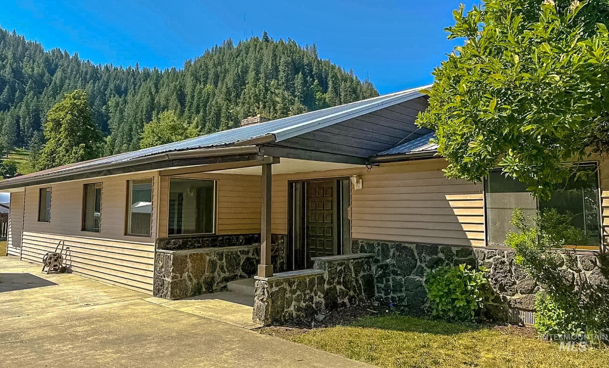 1155 Michigan Ave, Orofino, Idaho 83544, 3 Bedrooms, 2 Bathrooms, Residential For Sale, Price $371,000,MLS 98971726