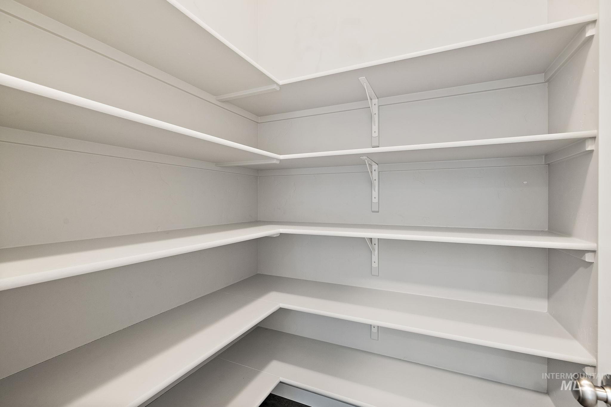 619 N Sevenoaks Ave, Eagle, Idaho 83616, 3 Bedrooms, 2.5 Bathrooms, Residential For Sale, Price $575,000,MLS 98971727