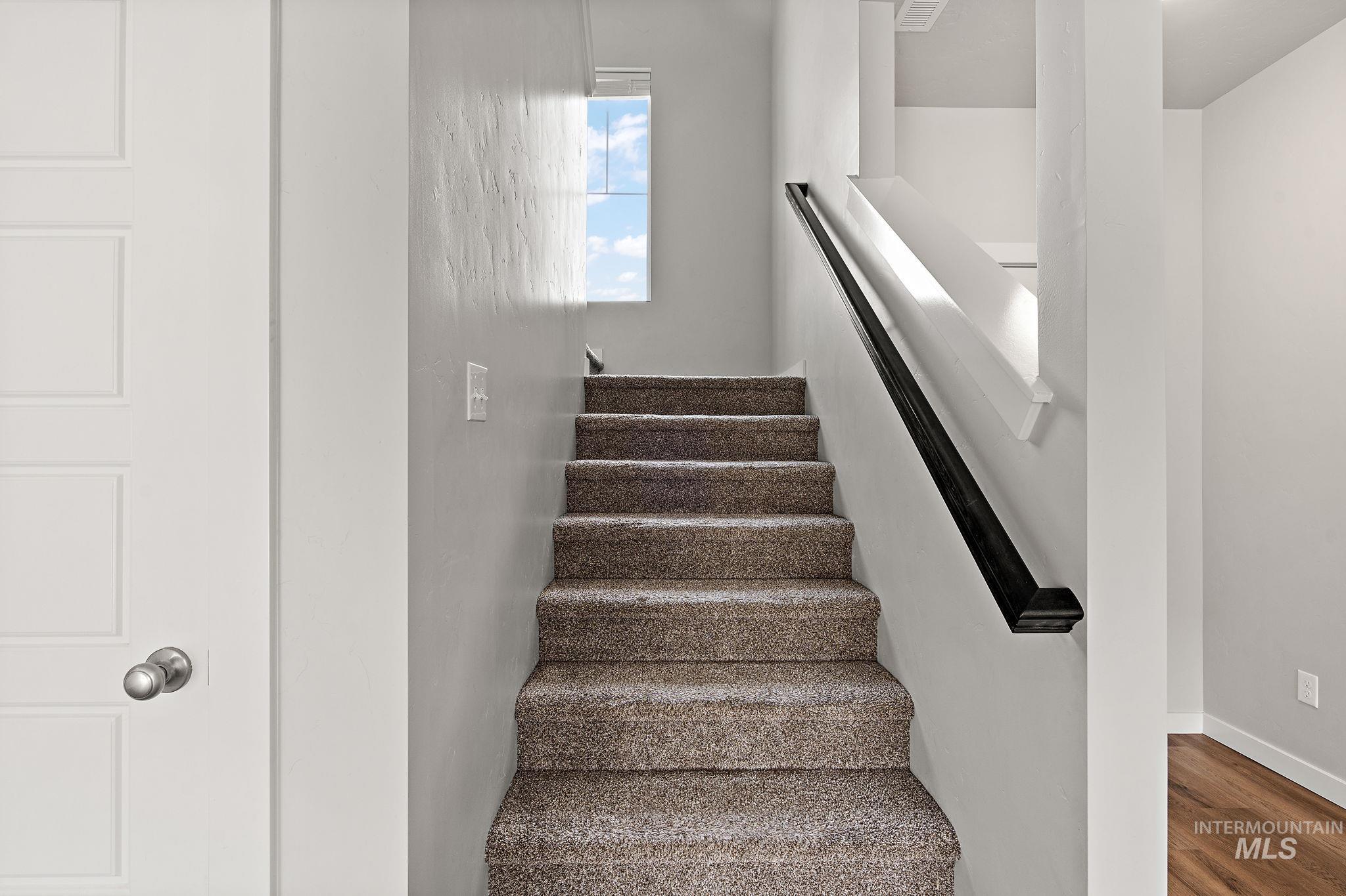 619 N Sevenoaks Ave, Eagle, Idaho 83616, 3 Bedrooms, 2.5 Bathrooms, Residential For Sale, Price $575,000,MLS 98971727