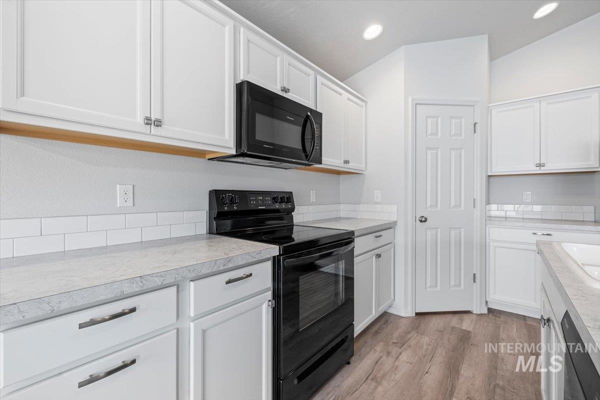 3088 N Night Owl Ave, Kuna, Idaho 83634, 3 Bedrooms, 2 Bathrooms, Residential For Sale, Price $437,990,MLS 98971729