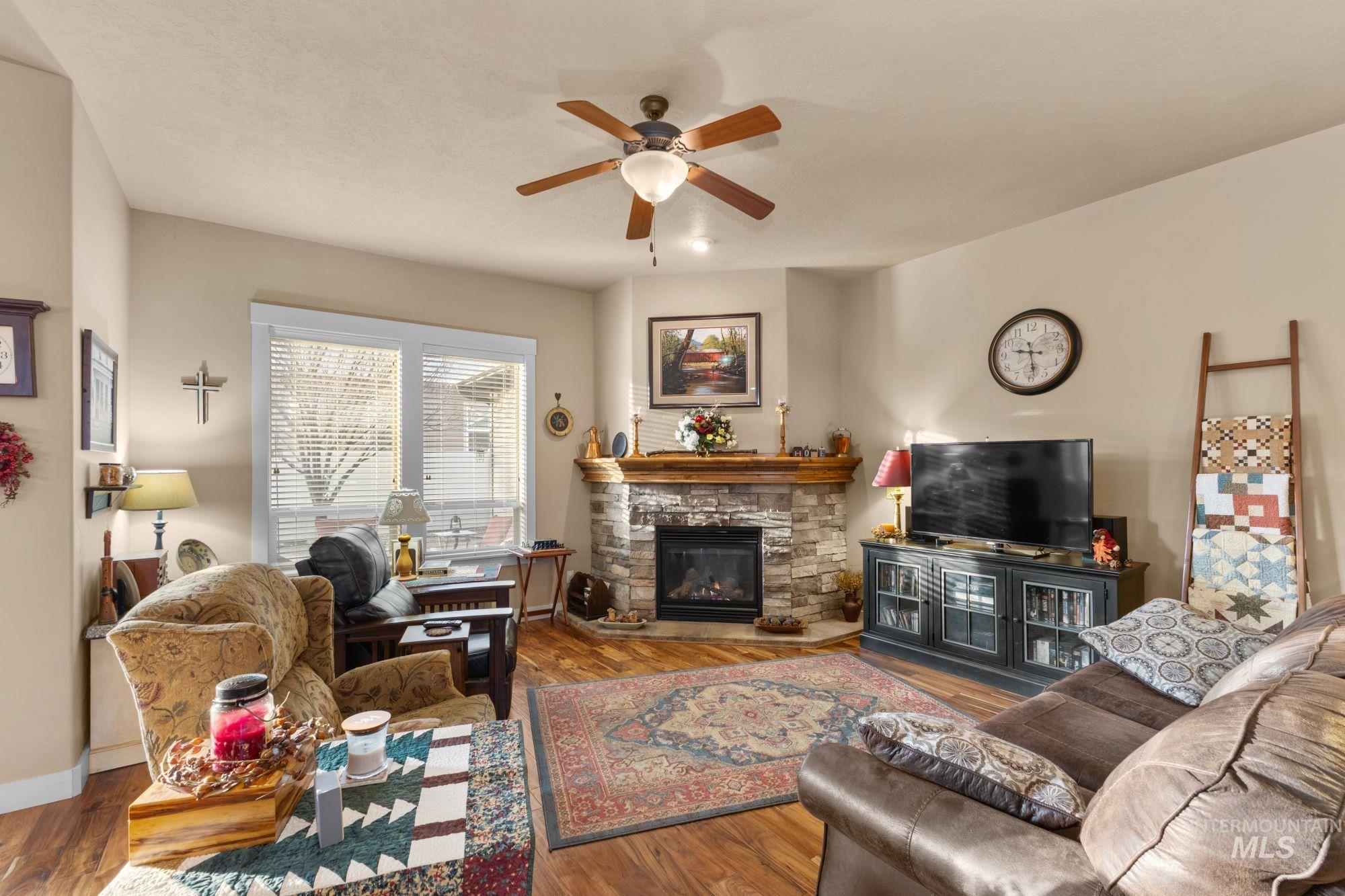 1415 W Raelin Drive, Nampa, Idaho 83686, 3 Bedrooms, 2 Bathrooms, Residential For Sale, Price $459,900,MLS 98971732