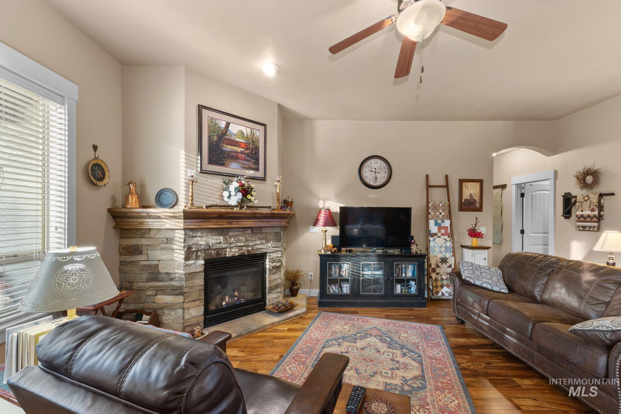 1415 W Raelin Drive, Nampa, Idaho 83686, 3 Bedrooms, 2 Bathrooms, Residential For Sale, Price $459,900,MLS 98971732