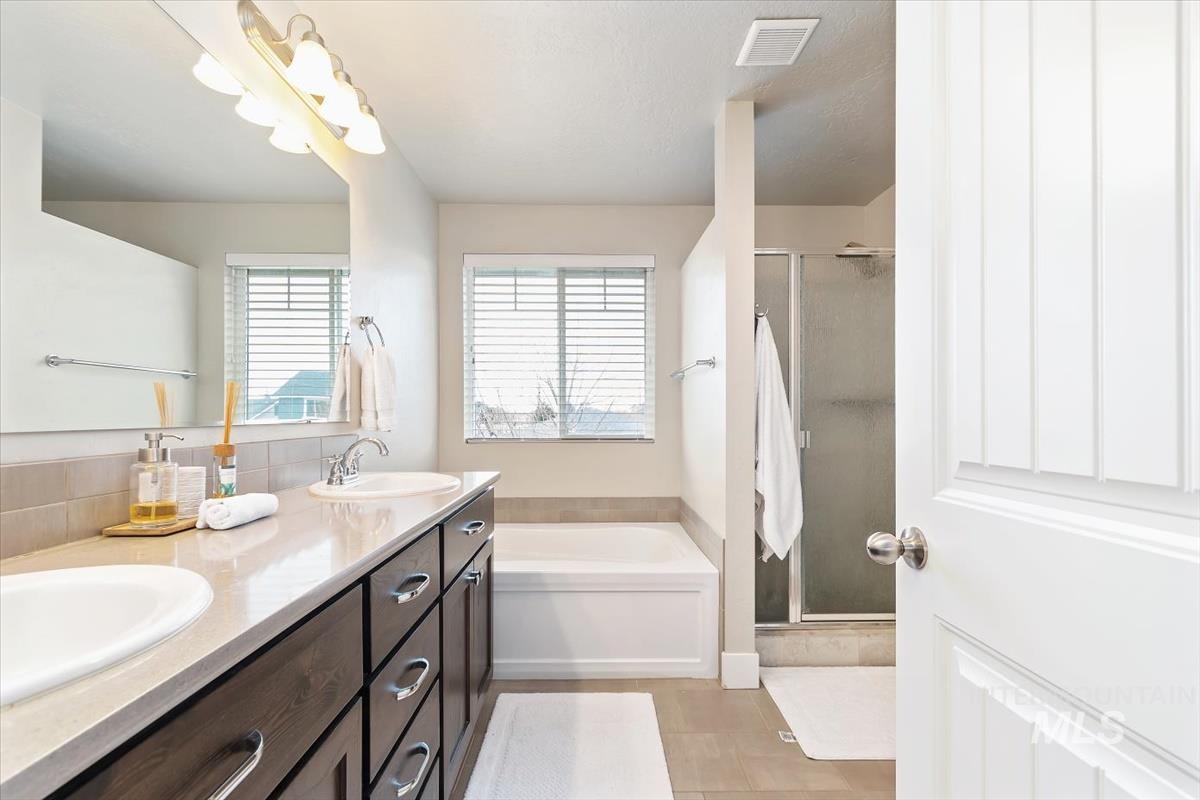 9430 S Updale Ave, Kuna, Idaho 83634, 4 Bedrooms, 3 Bathrooms, Residential For Sale, Price $534,000,MLS 98971735