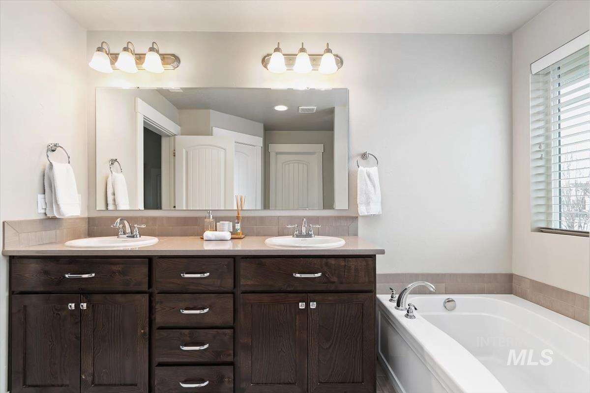 9430 S Updale Ave, Kuna, Idaho 83634, 4 Bedrooms, 3 Bathrooms, Residential For Sale, Price $534,000,MLS 98971735