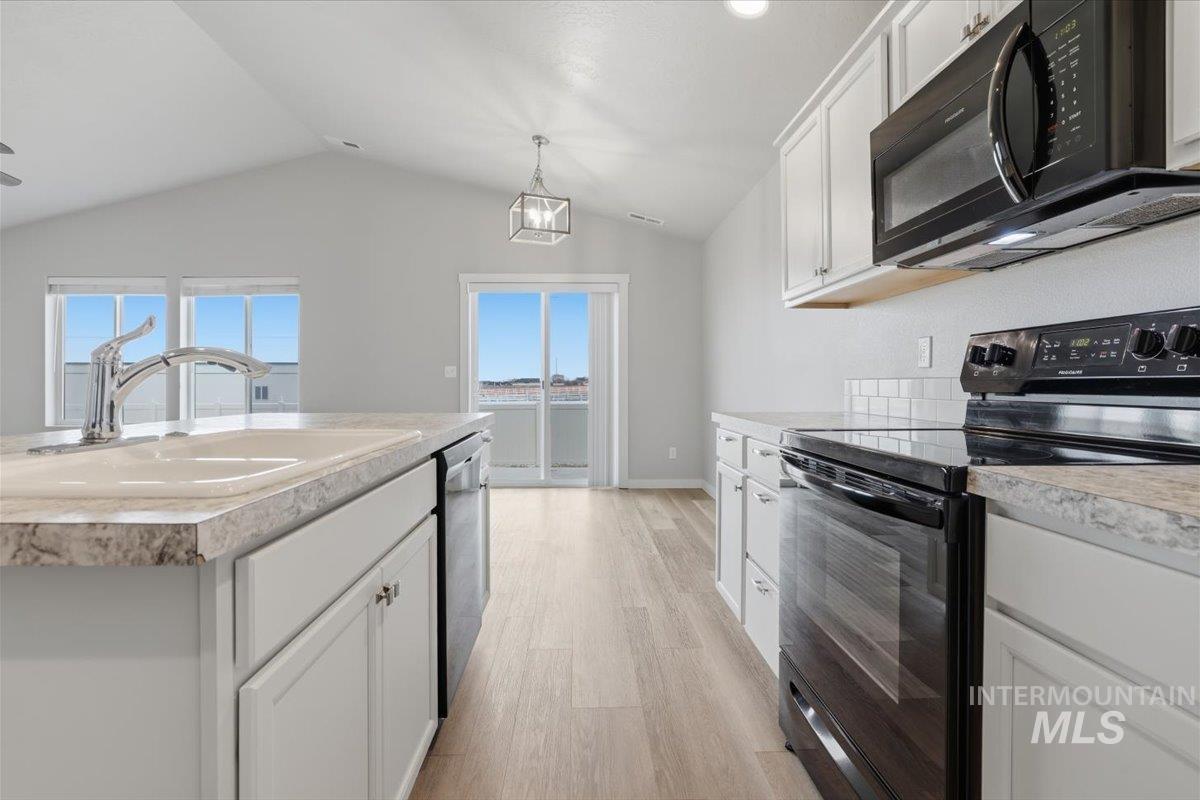 1366 W Pendulum Cove Dr, Kuna, Idaho 83634, 3 Bedrooms, 2 Bathrooms, Residential For Sale, Price $424,900, 98971737