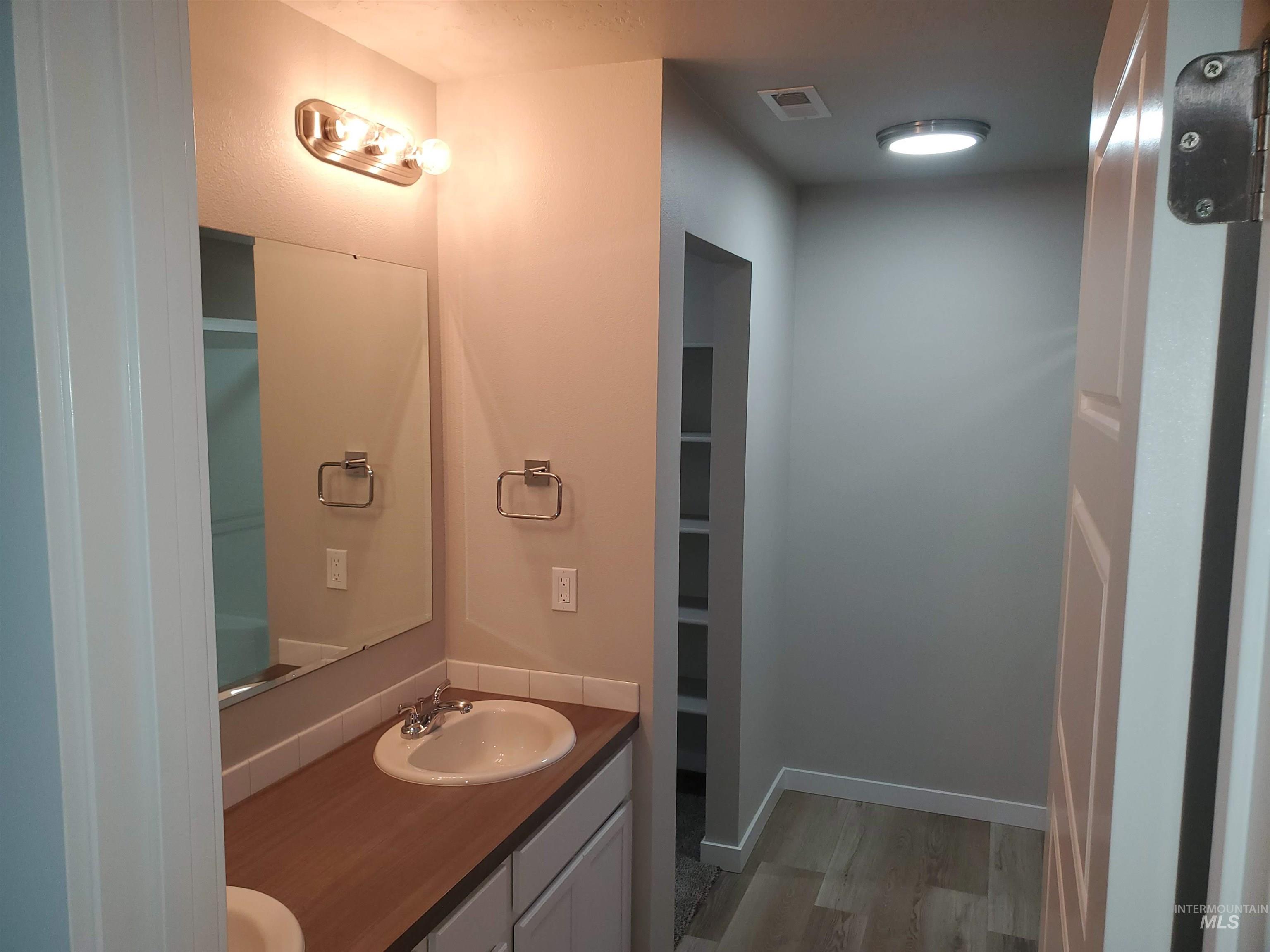 1366 W Pendulum Cove Dr, Kuna, Idaho 83634, 3 Bedrooms, 2 Bathrooms, Residential For Sale, Price $437,990,MLS 98971737