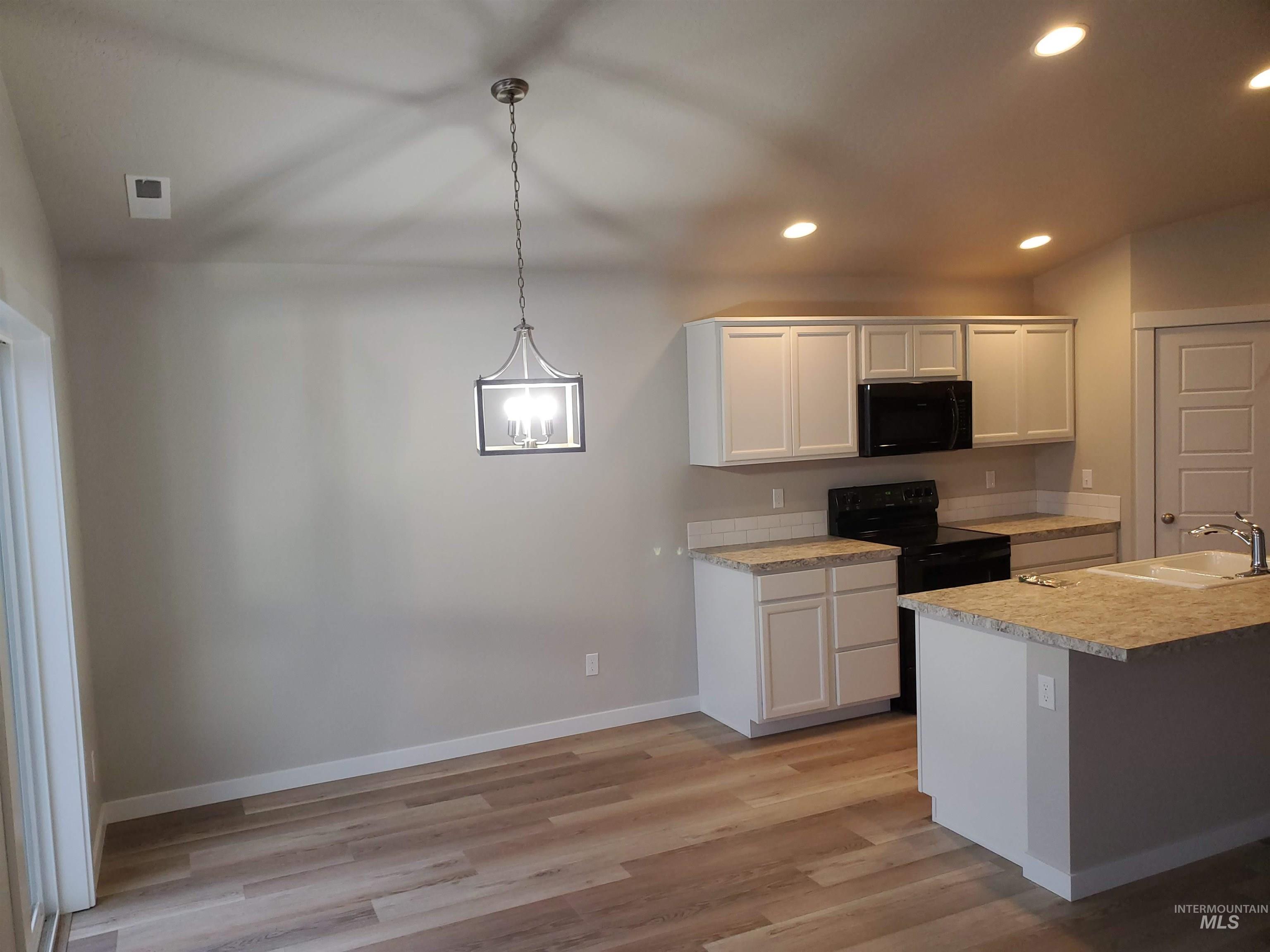 1366 W Pendulum Cove Dr, Kuna, Idaho 83634, 3 Bedrooms, 2 Bathrooms, Residential For Sale, Price $437,990,MLS 98971737