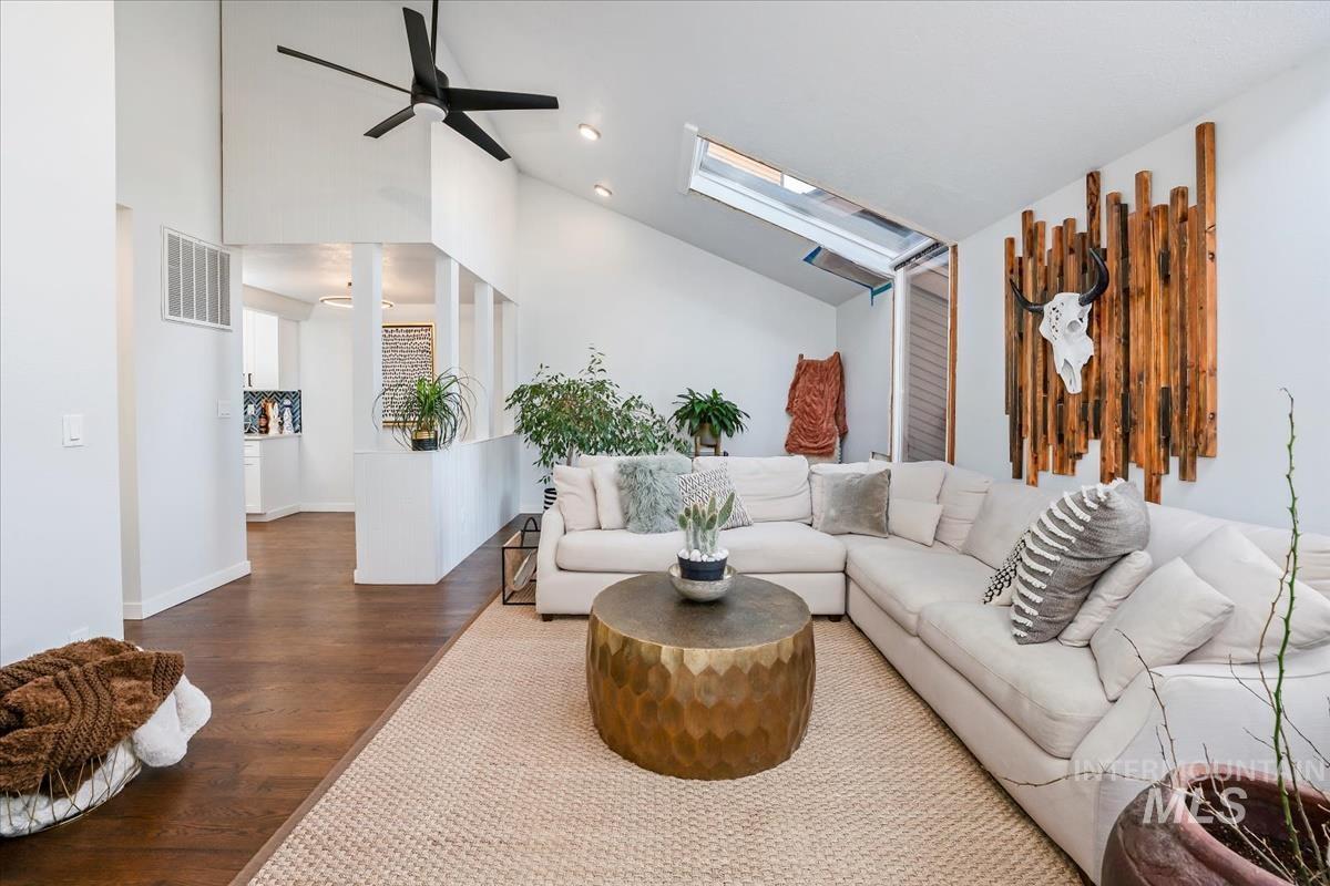 1989 E Boise Ave, Boise, Idaho 83706, 3 Bedrooms, 2 Bathrooms, Residential For Sale, Price $475,000,MLS 98971738