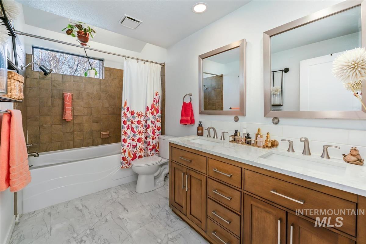 1989 E Boise Ave, Boise, Idaho 83706, 3 Bedrooms, 2 Bathrooms, Residential For Sale, Price $475,000,MLS 98971738