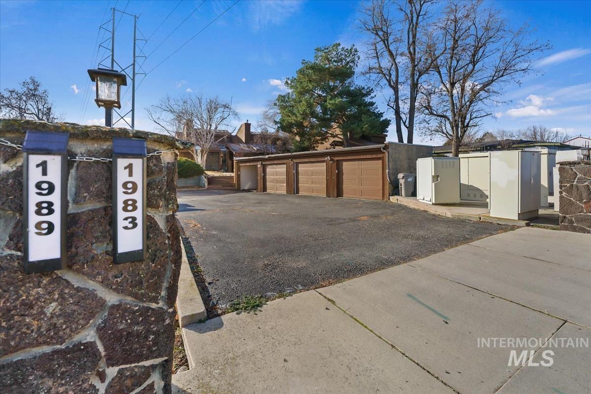 1989 E Boise Ave, Boise, Idaho 83706, 3 Bedrooms, 2 Bathrooms, Residential For Sale, Price $440,000,MLS 98971738